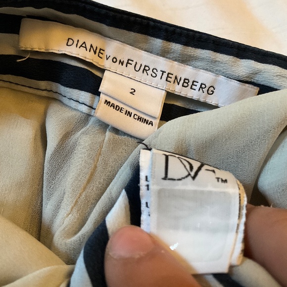 Diane Von Furstenberg DVF 100% silk chiffon shorts navy blue and white stripe - Picture 3 of 7